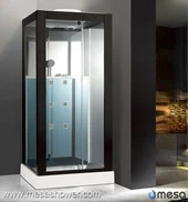 Doccia con telaio in alluminio verniciato nero con porta pivot